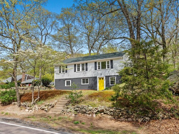 380 Pumpkin Hill Rd, Ledyard, CT 06339