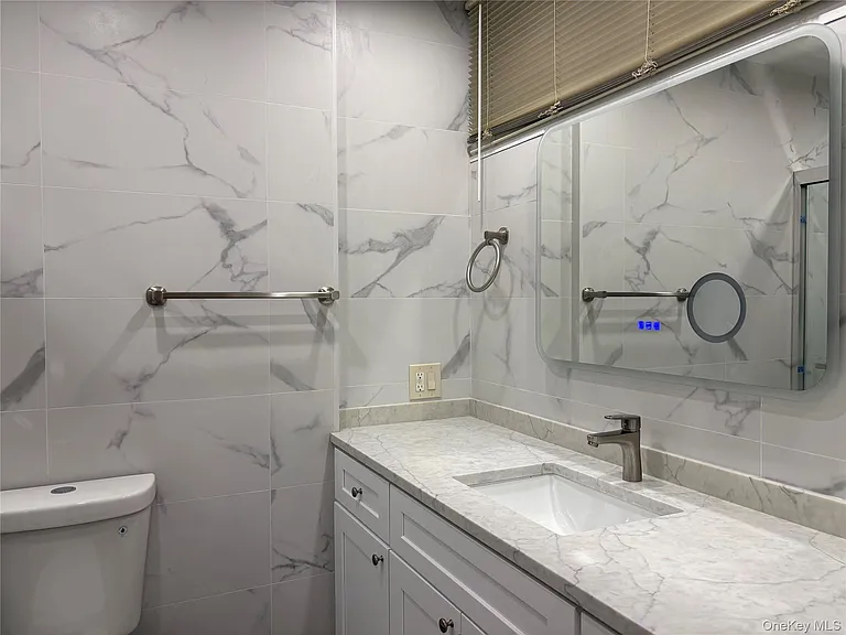 130 S Middle Neck Rd #6 — Photo 10