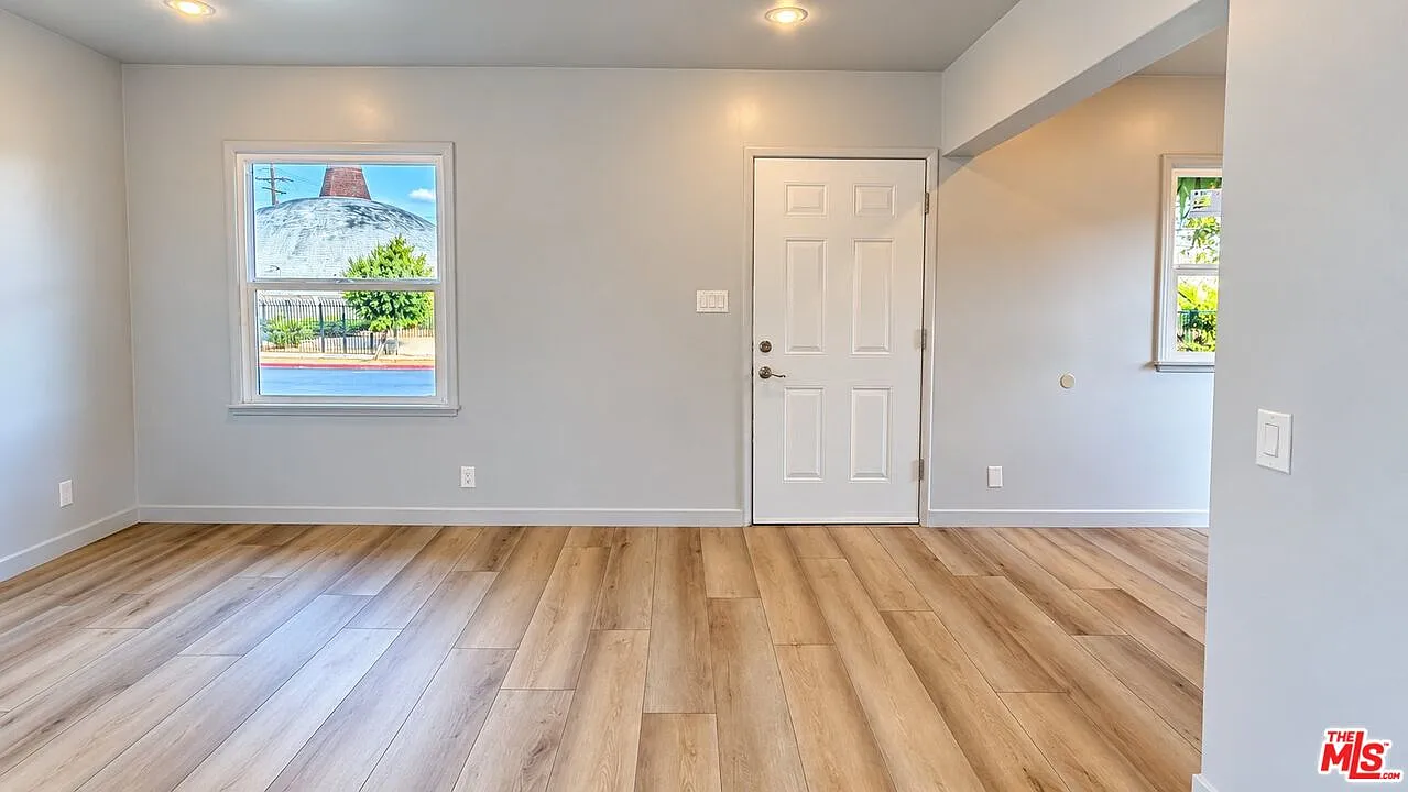 1 bed, 1.0 bath, 500 sqft, $1,800 — Photo 2