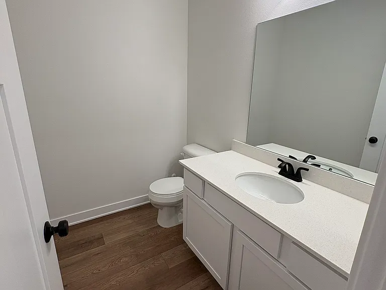 220 NW Waverly Dr #1 — Photo 16