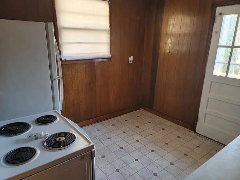 326 Gray St — Photo 8