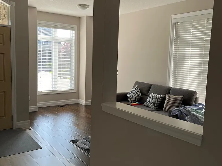 128 Ottawa Ave — Photo 3