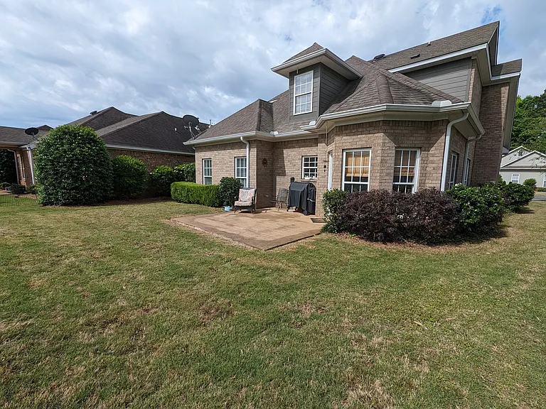 647 Carpenter Way — Photo 3