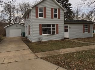228 Washington Ave, Hampshire, IL 60140