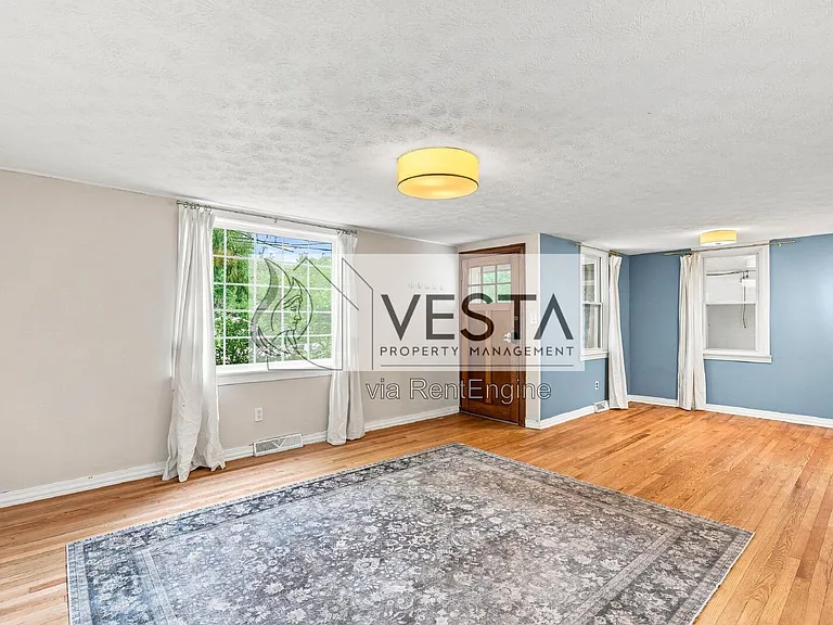 78 Moody Ave — Photo 3