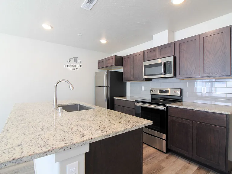 5747 W Albany Pl #110 — Photo 2