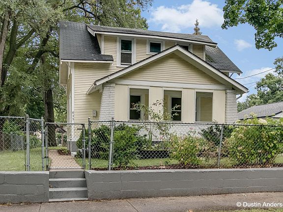 2nd image of 835 Norwich Ave SW