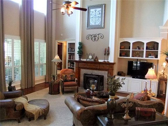 Two story Den you must see to appreciate - Gorgeous!