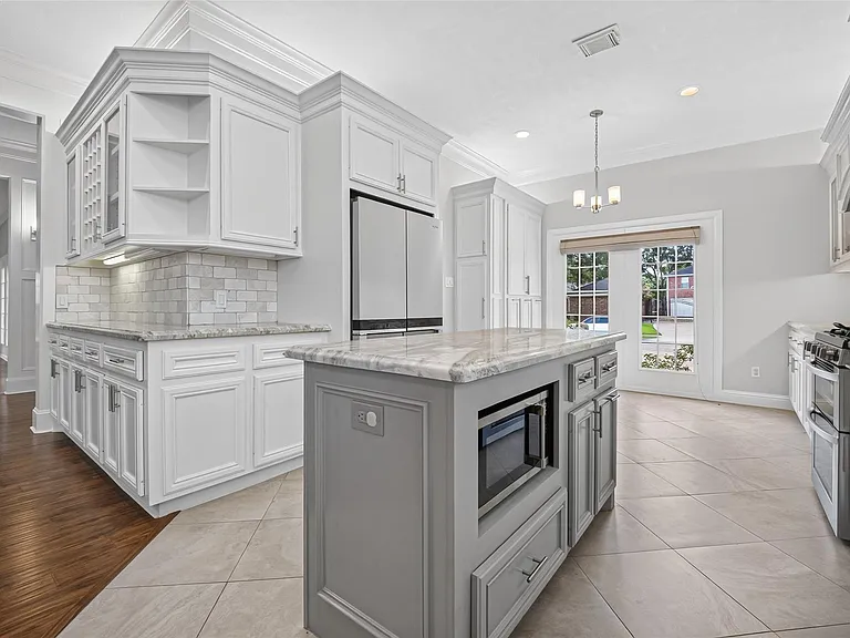 10310 Chevy Chase Dr — Photo 12