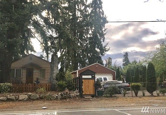 2nd image of 13851 Des Moines Memorial Dr S