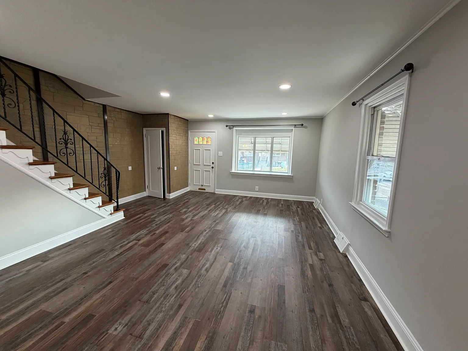 3 bed, 1.5 bath, 1310 sqft, $2,000 — Photo 2