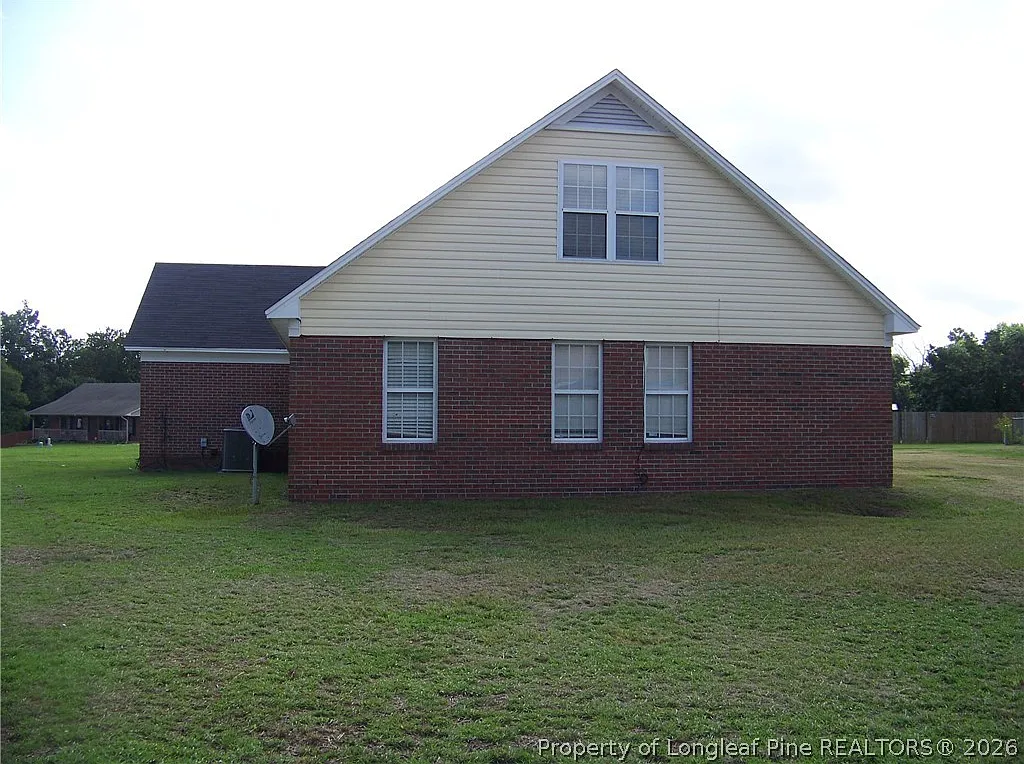 3 bed, 2.0 bath, 1580 sqft, $1,950 — Photo 2