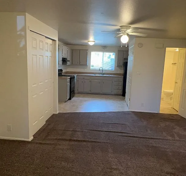 275 W 500 N — Photo 1