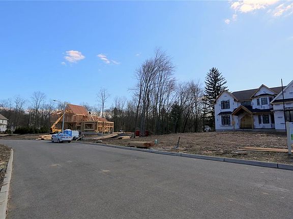 2nd image of 13 Yellowstone Dr