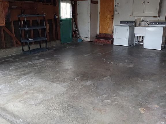 5th image of 701 Henrietta Ave