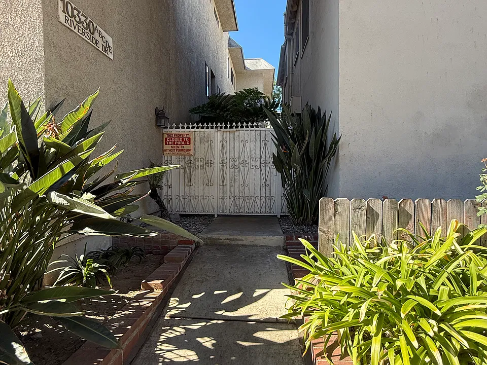 10330 Riverside Dr