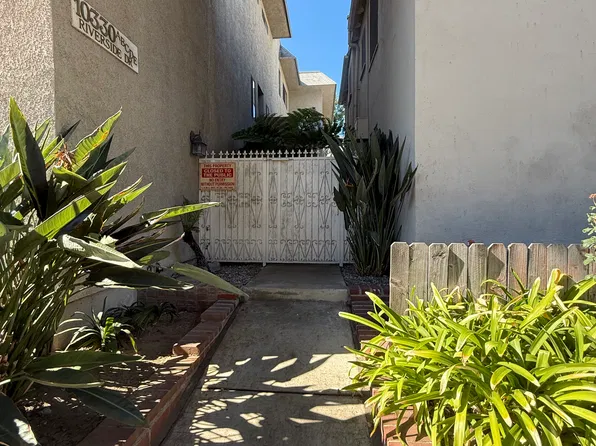 10330 Riverside Dr, North Hollywood, CA 91602