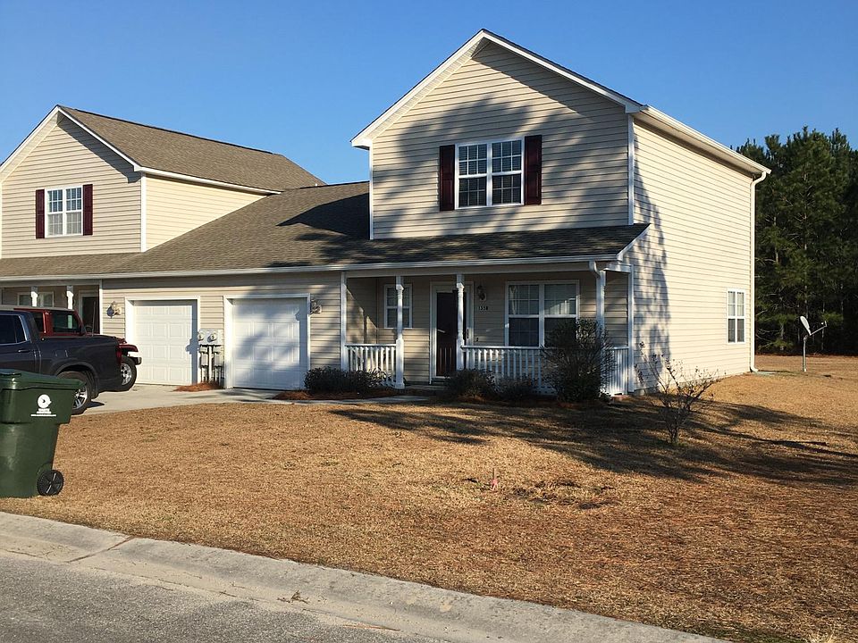 1st image of 135B Lincoln Dr