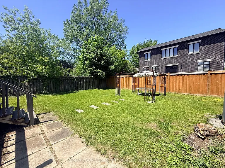 387 Paliser Cres N #MAIN — Photo 15