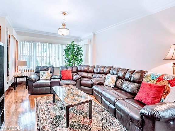 4th image of 2522 Elmwood Ave
