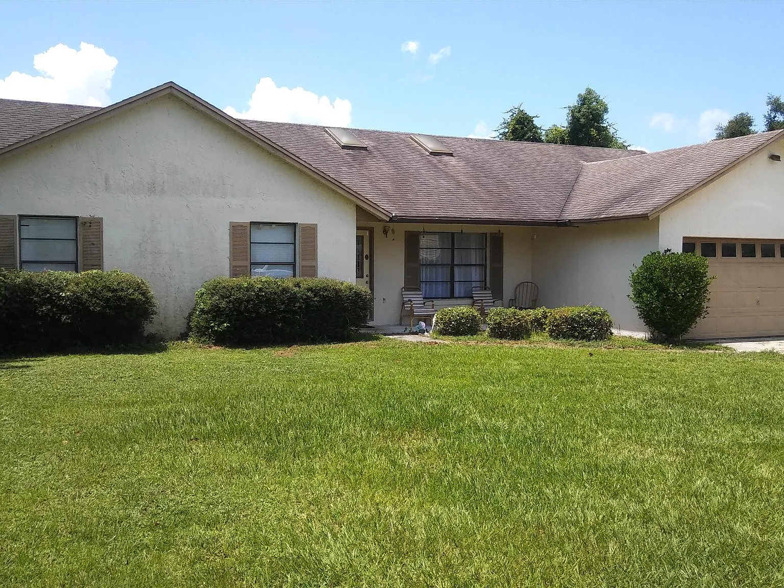 4 bed, 1936 sqft, $2,200 — Photo 1