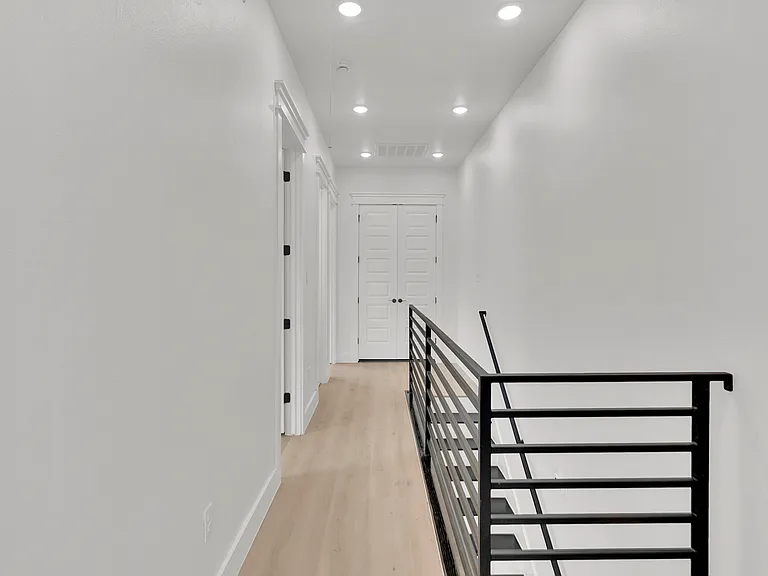 1311 E 33rd St #B — Photo 15