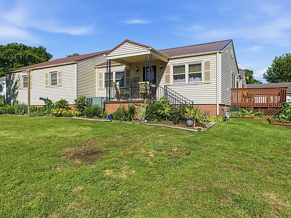 3rd image of 442 Crescent Dr