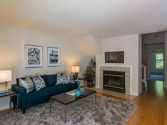 5th image of 216 Bayside Ct