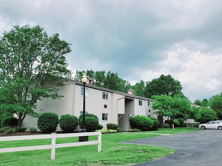 Willow Wood Apartment Homes — Photo 28