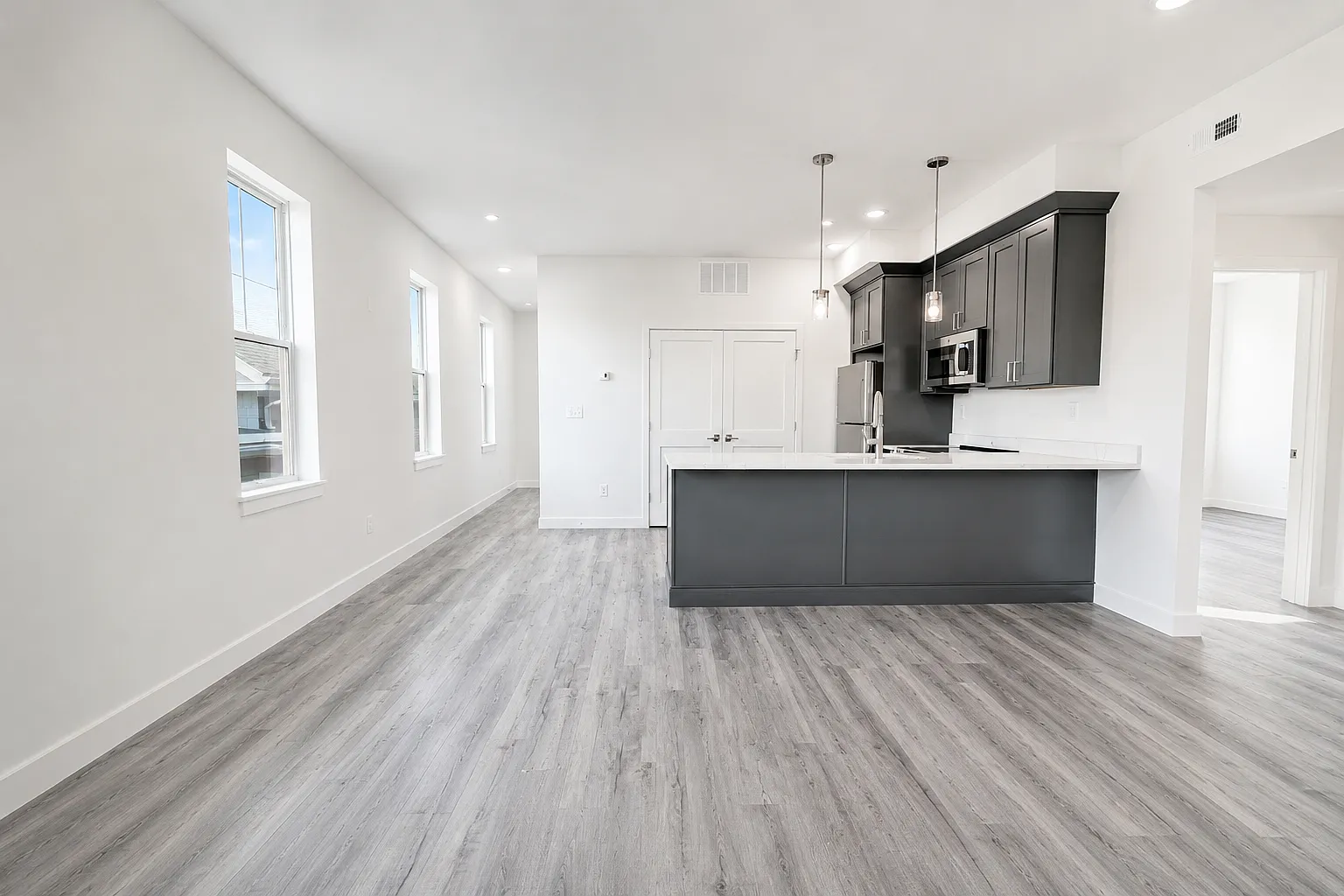 2 bed, 900 sqft, $3,400 — Photo 3