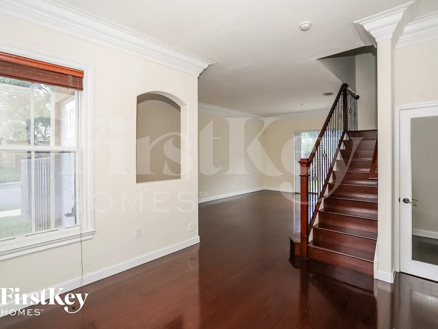 5 bed, 3.0 bath, 2575 sqft, $4,260 — Photo 2