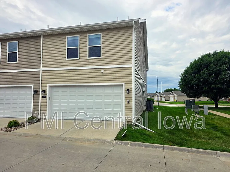 2316 Hazeltine Pl — Photo 3
