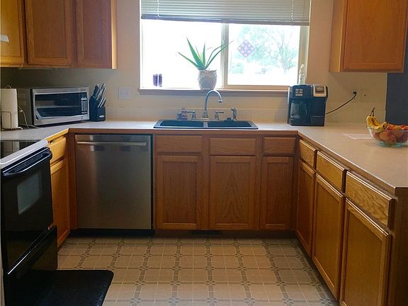 3rd image of 809 NW Sunburst Ct