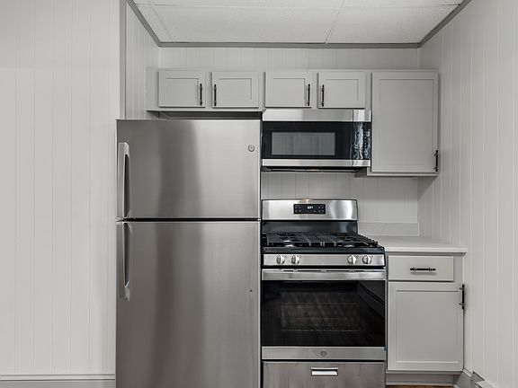 5th image of 303 Grand Ave APT 1