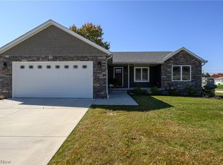 324 Spruce St, Barberton, OH 44203