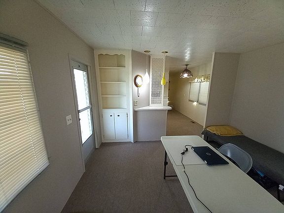 4th image of 855 E Colonial Cir