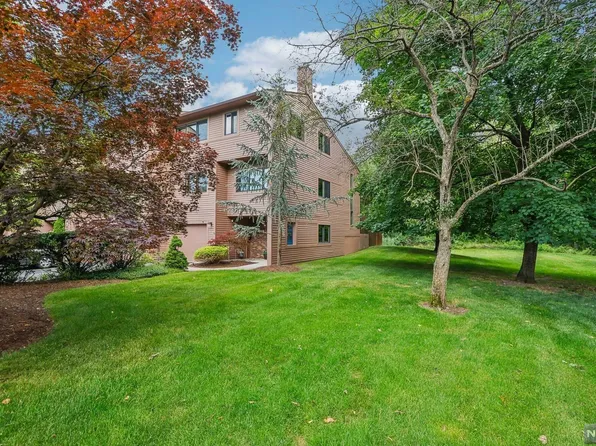 51 Lexington Ct, Township Of Washington, NJ 07676