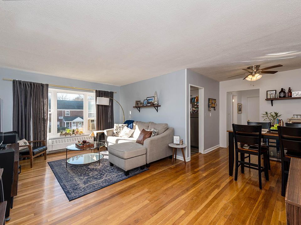 Living room & dinning area