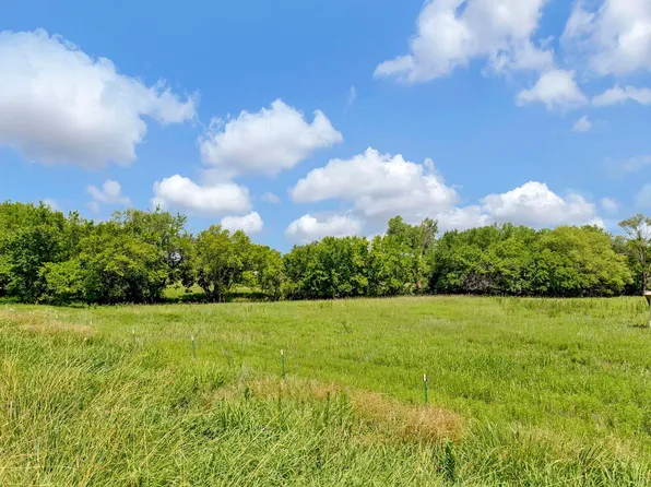 5 Barnhart Ests #A, Valley Center, KS 67147