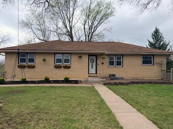 904 Ridgeway Dr, Liberty, MO 64068