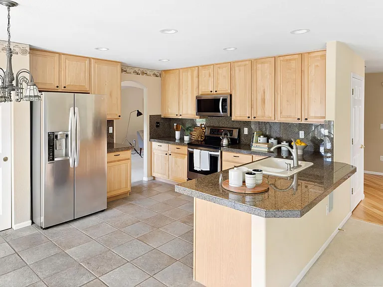 2912 Masters Ct — Photo 4