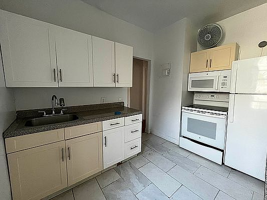 2nd image of 29 E 17th St APT 314
