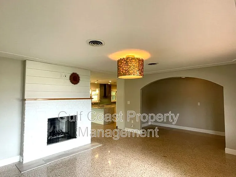 2253 Valencia Dr — Photo 5