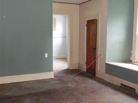 2nd image of 231 S Mulberry St