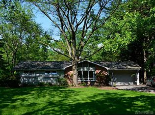 52 Fairlawn Dr, East Aurora, NY 14052