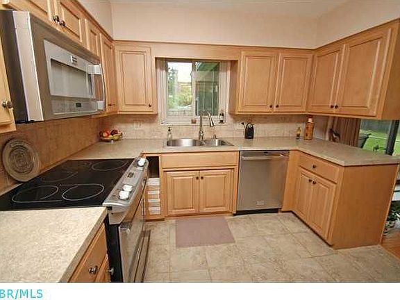 4th image of 886 Marland Dr S
