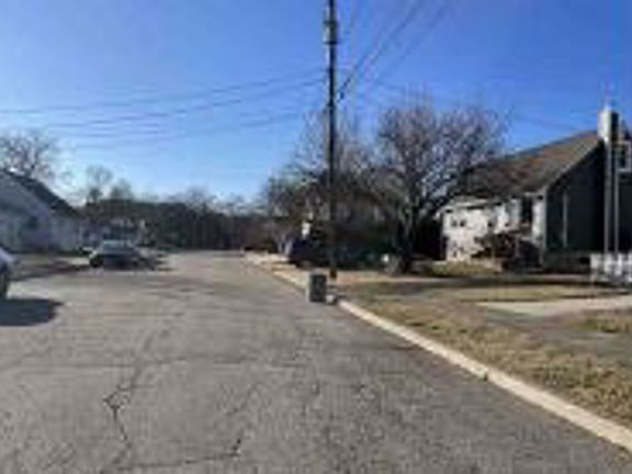 Exterior Neighborhood (street photo)