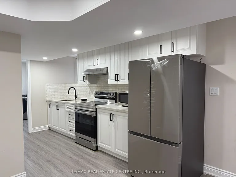 320 Sedgewood St #BASEMENT — Photo 6