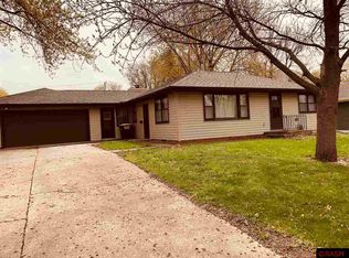 622 E Prince St, Lake Crystal, MN 56055