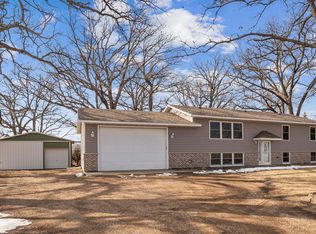 26000 Raven Rd, Belle Plaine, MN 56011